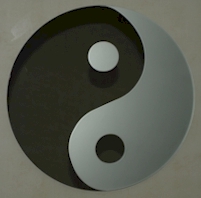 Sandgestrahlte Abbildung von Yin Yang auf Spiegel